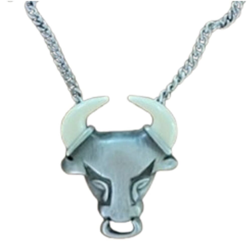Vintage 1978 Avon Wild Country Pewter Bull Head Rancher Taurus  Necklace